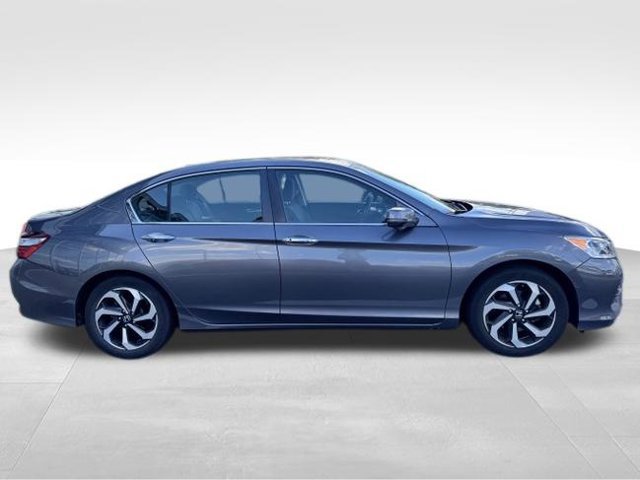 Used 2017 Honda Accord EX image 9