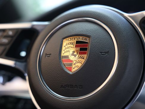 Used 2018 Porsche Panamera 4 image 34