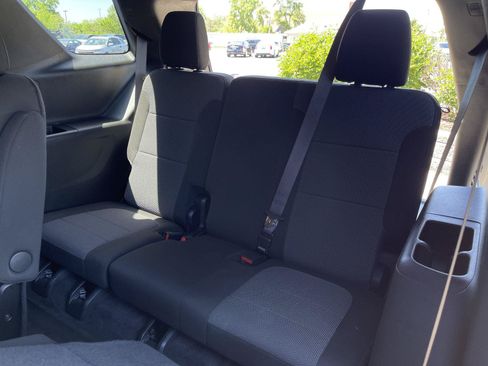 Used 2023 Chevrolet Traverse LT FWD image 41