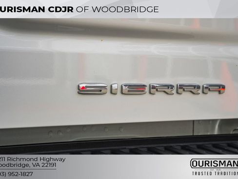 Used 2024 GMC Sierra 1500 Denali Ultimate image 9