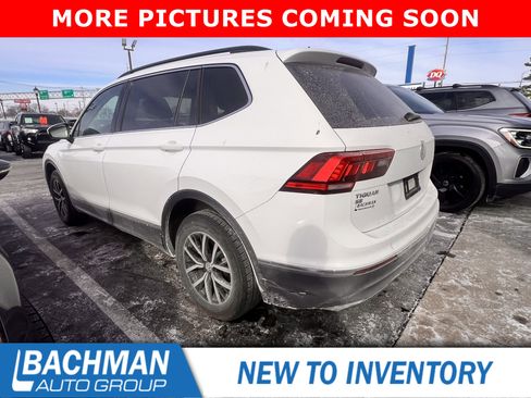 Used 2021 Volkswagen Tiguan SE w/ Panoramic Sunroof Package image 4