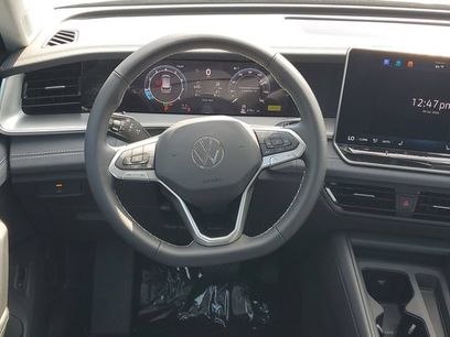 New 2026 Volkswagen Tiguan SE