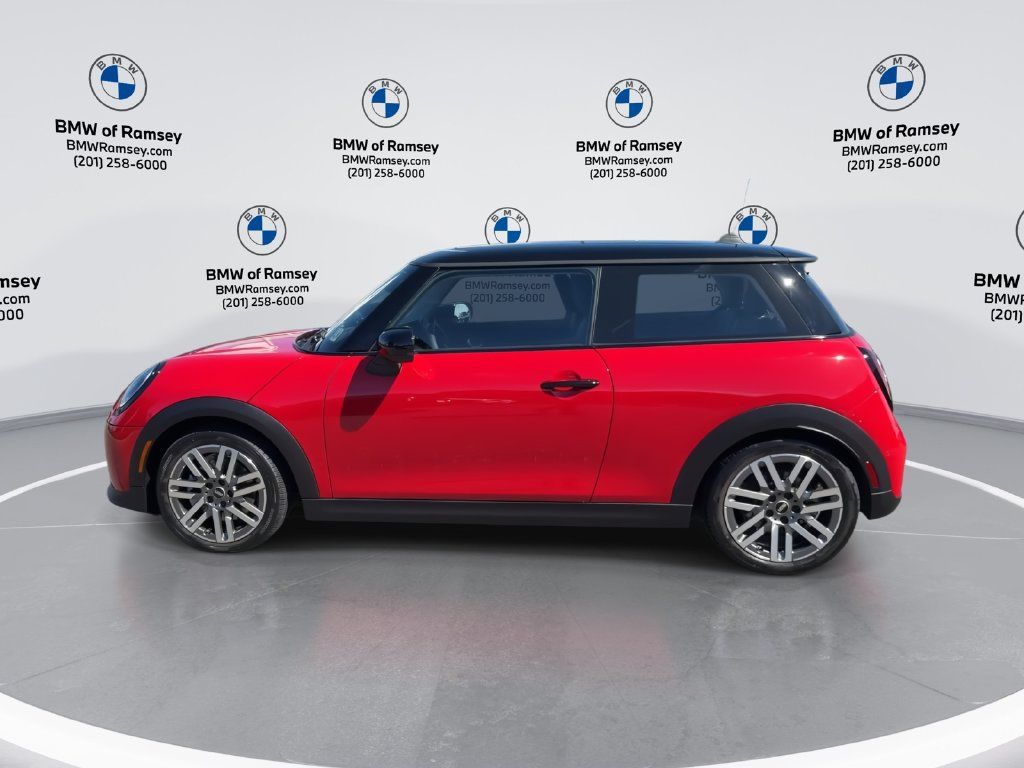Used 2025 MINI Cooper 2-Door Hardtop FWD image 7