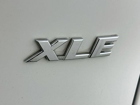 Used 2022 Toyota RAV4 XLE w/ Convenience Package FWD image 29