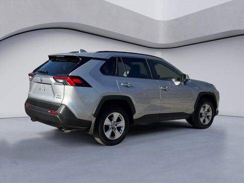 Used 2021 Toyota RAV4 XLE image 5