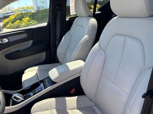 Certified 2023 Volvo XC40 B5 Plus w/ Protection Package Premier AWD/4WD image 18