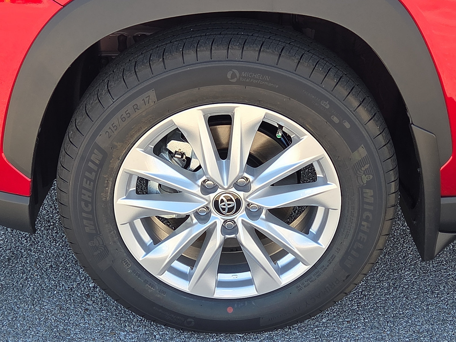 New 2026 Toyota Corolla Cross LE w/ Moonroof Package FWD image 5