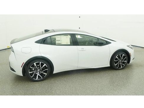 New 2026 Toyota Prius Plug-In Hybrid FWD image 10
