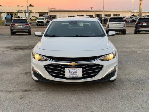 Used 2024 Chevrolet Malibu LT FWD image 2
