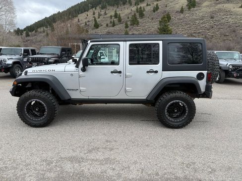 Used 2012 Jeep Wrangler Unlimited Rubicon w/ Connectivity Group image 2