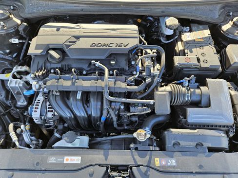 Certified 2025 Hyundai Elantra SE FWD image 21