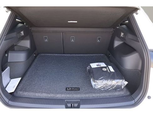 New 2026 Volkswagen Tiguan SEL R-Line AWD/4WD image 16