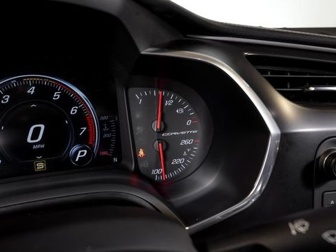Used 2019 Chevrolet Corvette Stingray Coupe RWD image 34