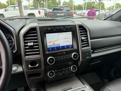 Used 2021 Ford Expedition XLT RWD image 19