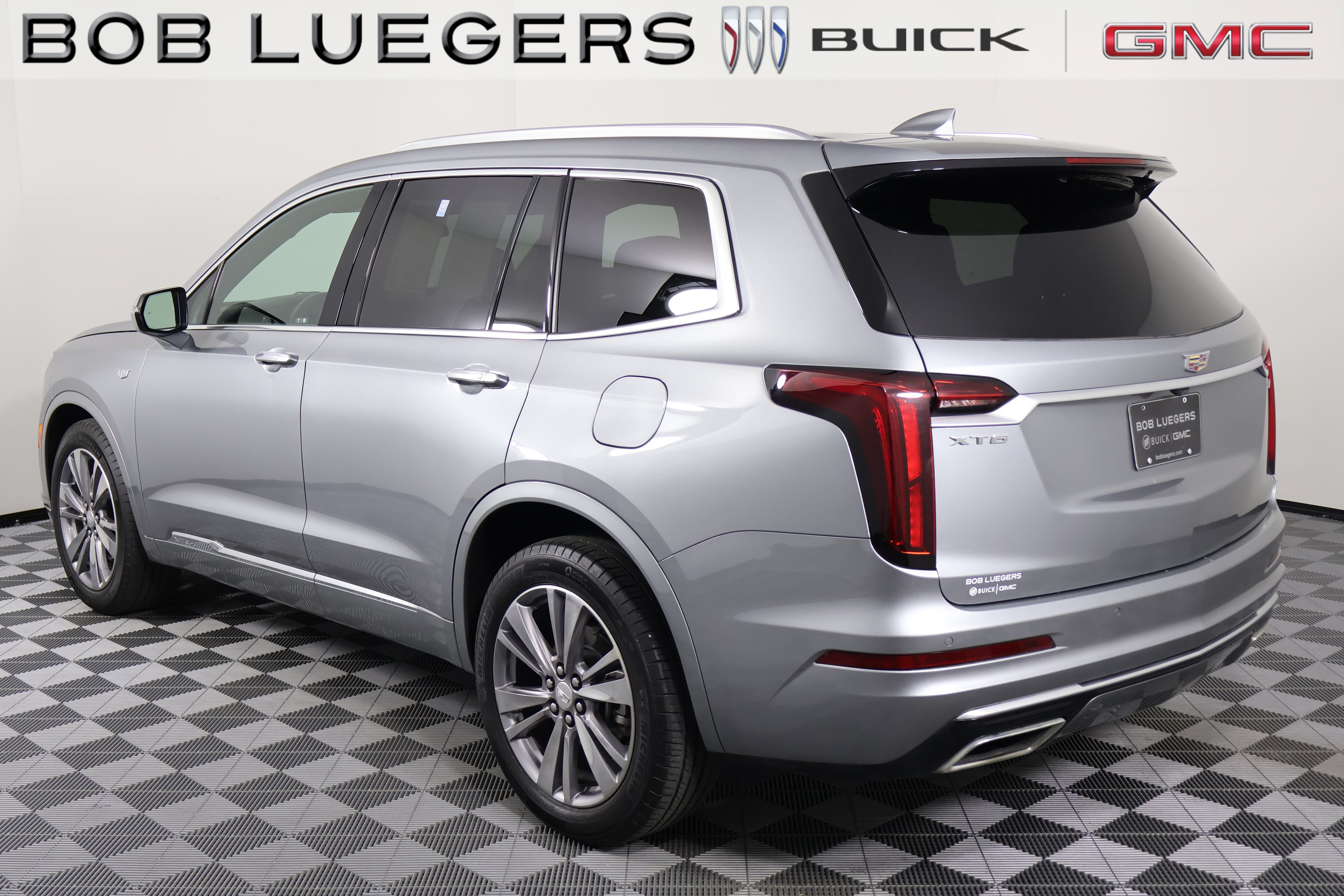 Certified 2025 Cadillac XT6 Premium Luxury FWD image 5