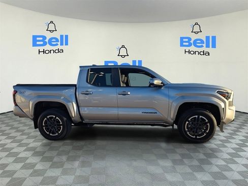 Used 2024 Toyota Tacoma TRD Sport image 5