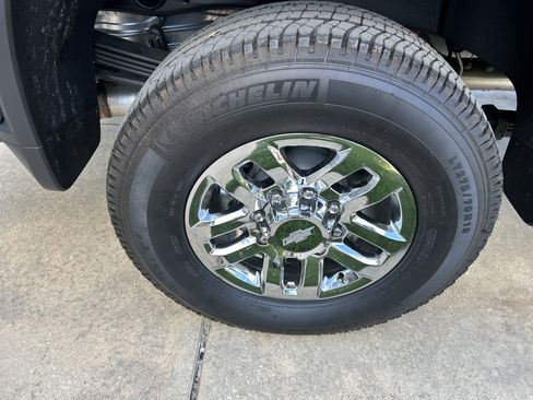 Used 2025 Chevrolet Silverado 2500 LTZ w/ LTZ Convenience Package image 10