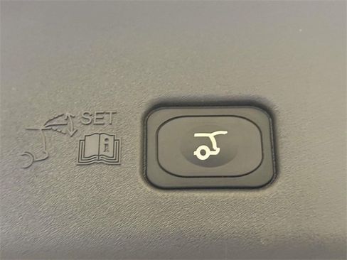 Used 2025 Lincoln Nautilus Reserve image 18