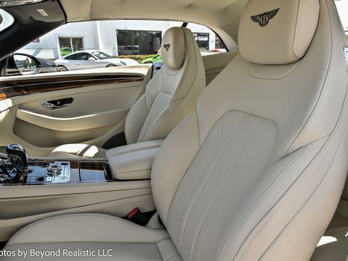 Used 2020 Bentley Continental GT image 32