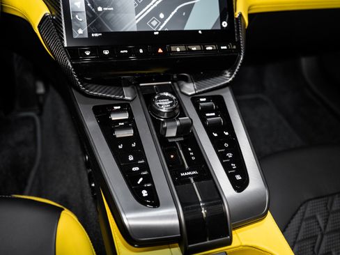 Used 2025 Aston Martin Vanquish image 37