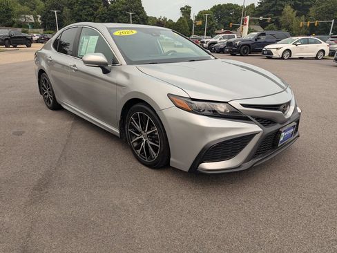 Used 2023 Toyota Camry SE w/ Cold Weather Package AWD/4WD image 8