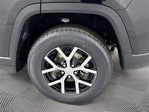 New 2025 Jeep Grand Cherokee Limited w/ Luxury Tech Group II image 16