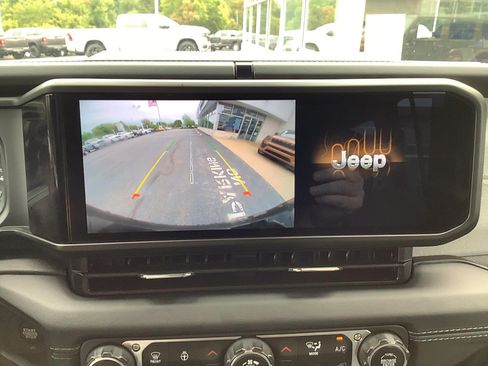 Certified 2025 Jeep Wrangler Unlimited Sahara w/ Safety Group AWD/4WD image 13