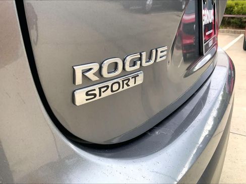 Used 2018 Nissan Rogue Sport SL w/ SL Premium Package FWD image 31