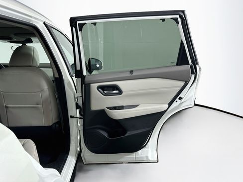 Used 2023 Nissan Rogue SV w/ SV Premium B Package FWD image 30