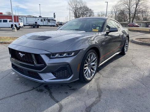 Used 2025 Ford Mustang GT Premium image 3