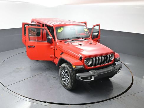 Used 2025 Jeep Wrangler Unlimited Sahara AWD/4WD image 60
