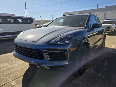 Used 2020 Porsche Cayenne image 2