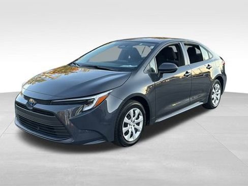 Used 2024 Toyota Corolla LE image 2