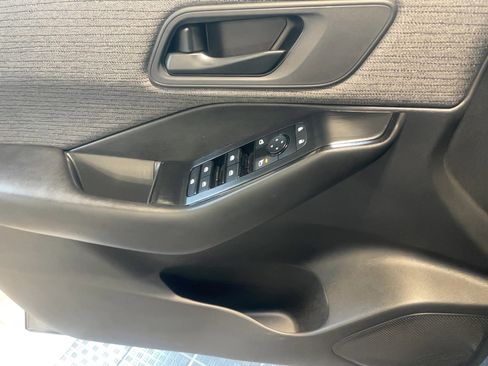 Used 2023 Nissan Rogue S image 7