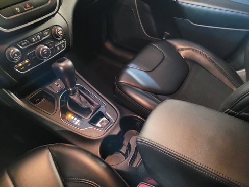 Used 2020 Jeep Cherokee Latitude Plus FWD image 26