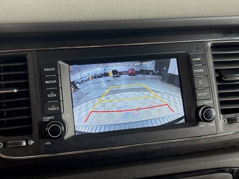 Used 2021 Kia Sedona LX image 19