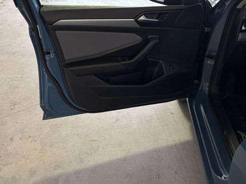 Used 2025 Volkswagen Jetta SE image 22