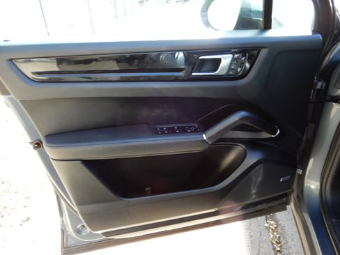 Used 2019 Porsche Cayenne image 24
