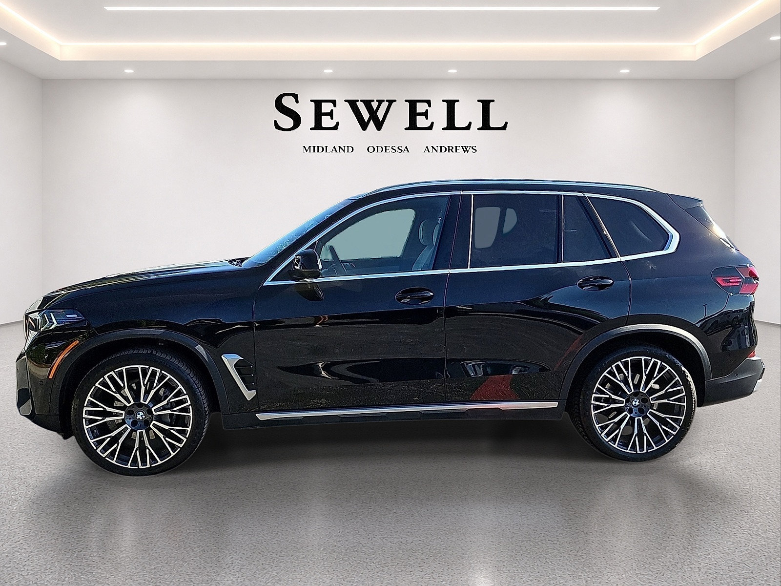 Used 2026 BMW X5 xDrive40i w/ Parking Assistance Package AWD/4WD image 2