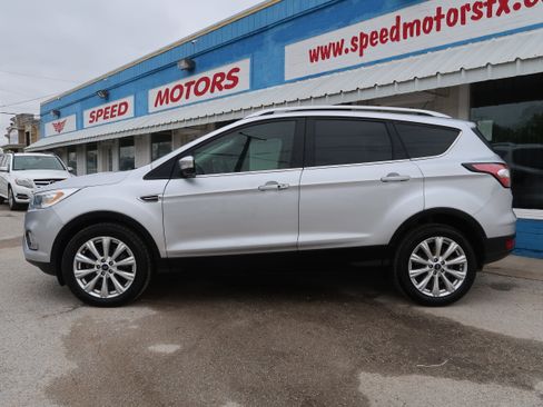 Used 2018 Ford Escape Titanium AWD/4WD image 3