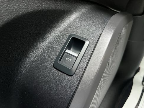 Used 2018 Audi SQ5 Premium Plus w/ Navigation Package image 38