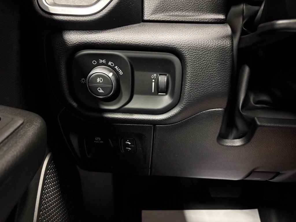 Used 2022 RAM 1500 Big Horn AWD/4WD image 17