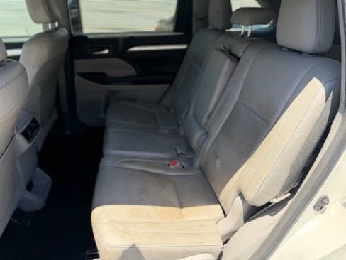 Used 2016 Toyota Highlander XLE AWD/4WD image 12