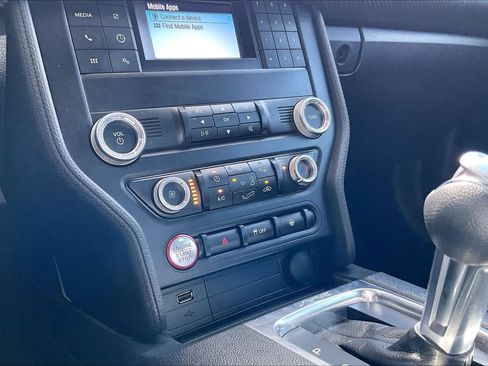 Used 2020 Ford Mustang Coupe RWD image 32
