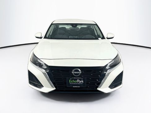 Used 2023 Nissan Altima 2.5 SV FWD image 2