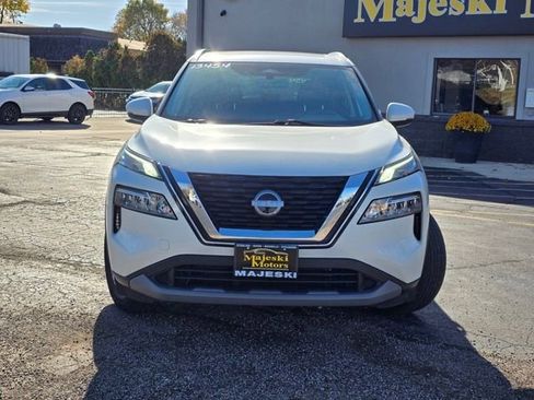 Used 2022 Nissan Rogue SV w/ SV Premium Package image 2