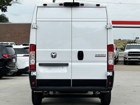 Used 2025 RAM ProMaster 2500 w/ Convenience Group FWD image 5