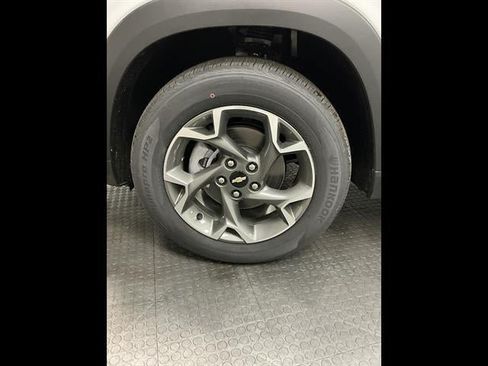 New 2026 Chevrolet Trax LT w/ Sunroof Package FWD image 36