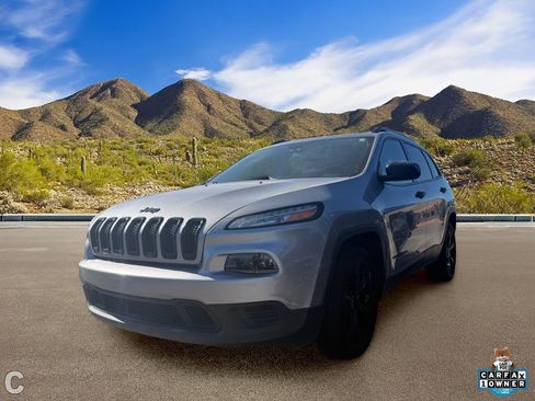Used 2017 Jeep Cherokee Sport FWD image 2