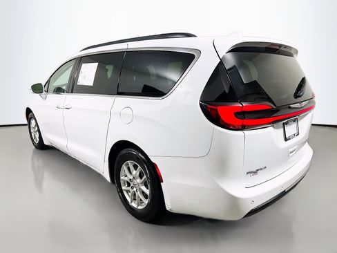 Used 2022 Chrysler Pacifica Touring-L image 8